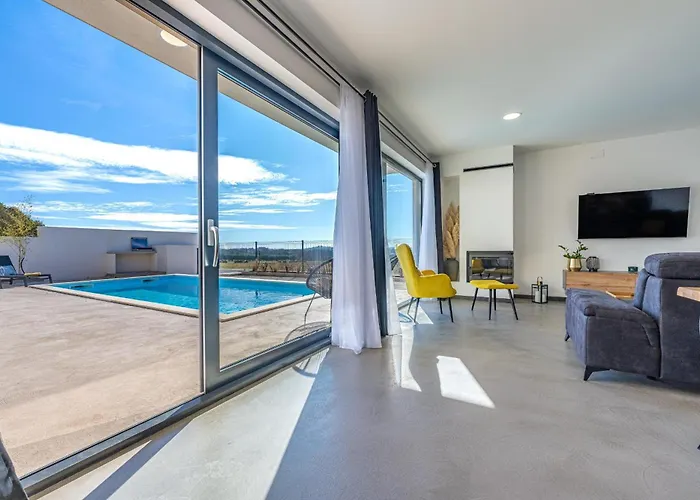 Villa Aura *