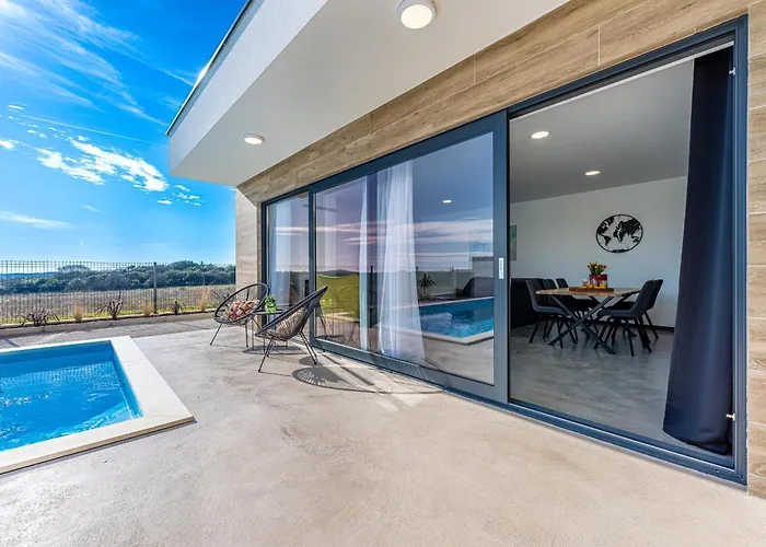 Villa Aura *