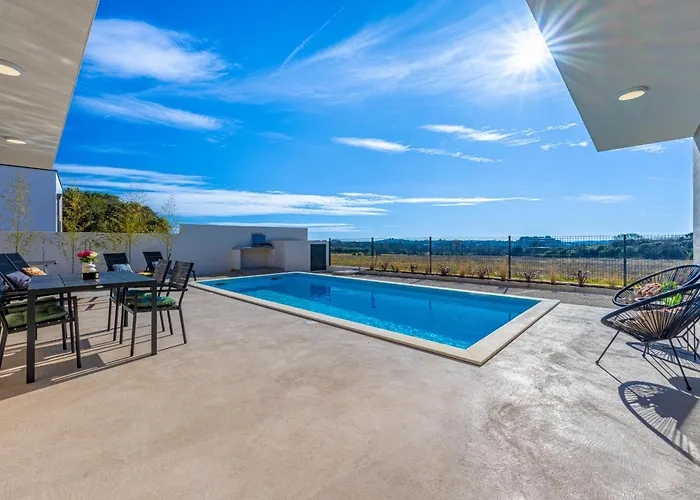 Villa Aura