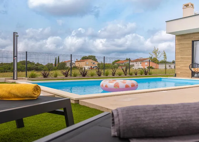 Villa Aura *