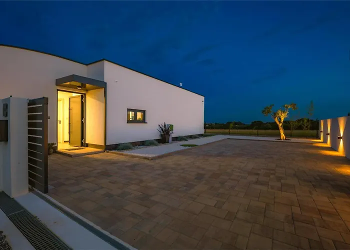 Villa Aura *
